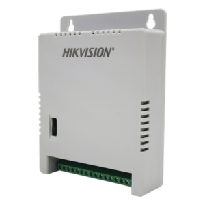 Fuente de Poder Regulada / 8 Salidas / 1 Amp por Salida / Voltaje Ajustable 12/13.5/15 VCC / Entrada 90-130 VCA / Filtro de Ruido para 4K